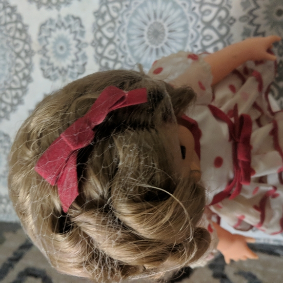 VINTAGE ORIGINAL SHIRLEY TEMPLE DOLL WITH STAND. - Picture 5 of 6